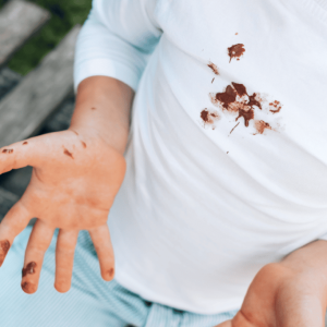 Socorro! Como tiro nódoas de chocolate?